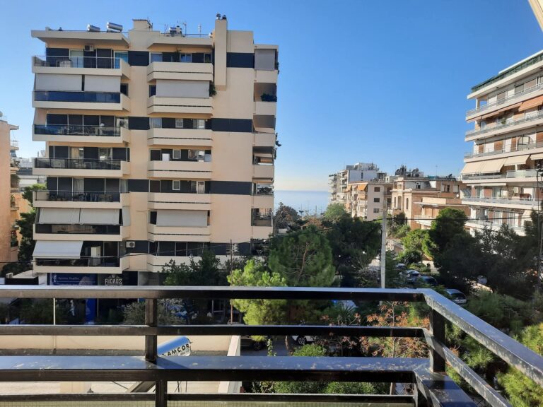ΔΙΑΜΕΡΙΣΜΑ ΣΤΟ ΠΑΛΑΙΟ ΦΑΛΗΡΟ